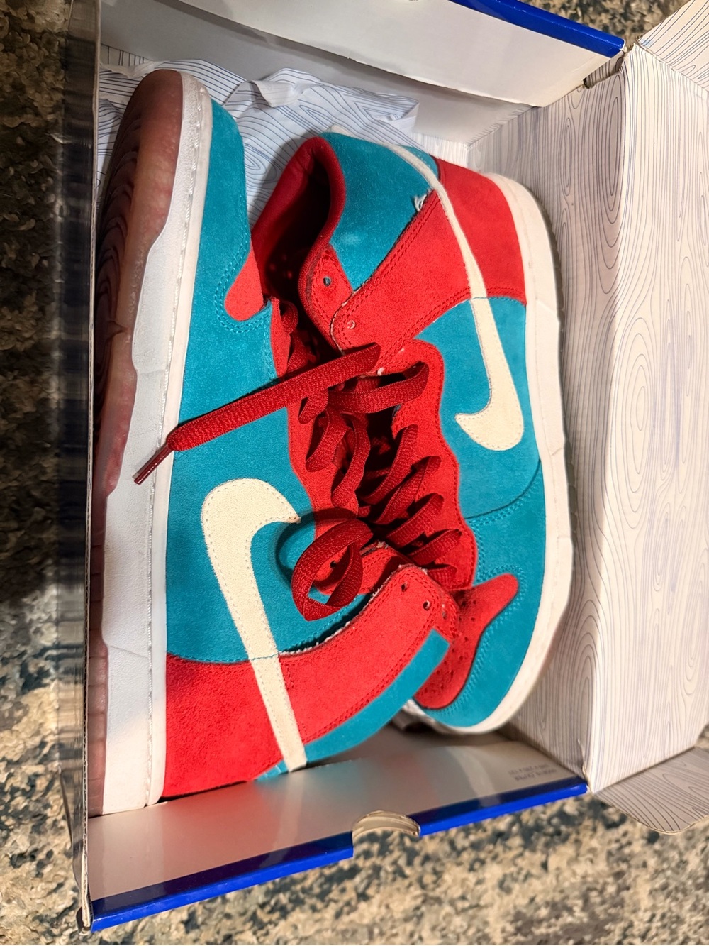 Nike dunk high Sb “BLOODY GUMS” amazing condition barely worn